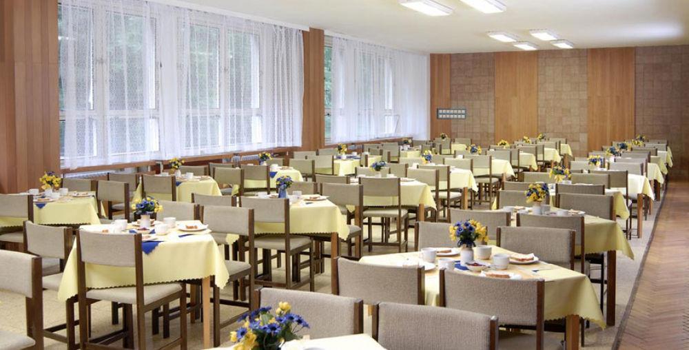Hotel Radejov Knezdub ภายนอก รูปภาพ