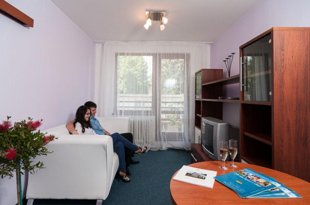 Hotel Radejov Knezdub ภายนอก รูปภาพ