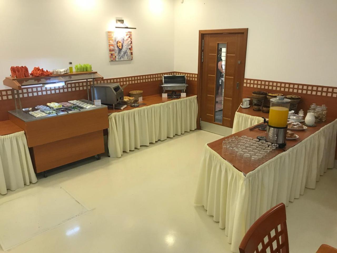 Hotel Radejov Knezdub ภายนอก รูปภาพ